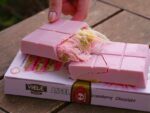 Viele Angel Hair & Pistachio Cream Filled Strawberry Milk Chocolate – 200g