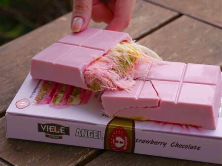 Viele Angel Hair & Pistachio Cream Filled Strawberry Milk Chocolate – 200g
