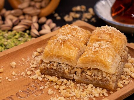 Koskeroglu Dry Baklava with Walnuts, 1 kg