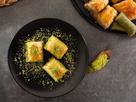 Pistachio Square Baklava, 1 kg